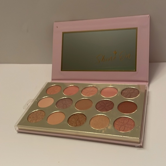 NICOLLE MILLER New York “Just Like Magic” Rosy Nudes eyeshadow palette. Vegan - Picture 5 of 17